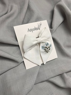 Asyakuş Çiçek Nakışlı Beyaz Fiyonk Otomatik Saç Tokası