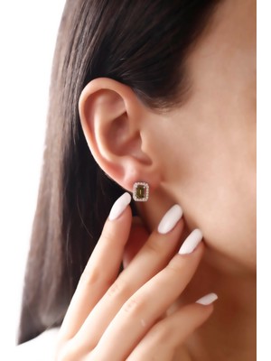 Normadia Haki Yeşil Baget Taşlı Gümüş Kadın Küpe