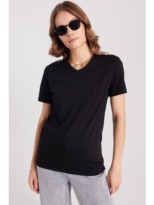 Tudors Kadın Slim Fit Dar Kesim %100 Pamuk Yumuşak Dokulu Siyah V Yaka Tişört