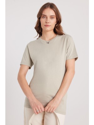 Tudors Kadın Slim Fit Dar Kesim %100 Pamuk Yumuşak Dokulu Yeşil Bisiklet Yaka Tişört