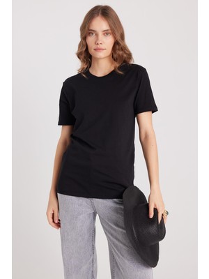 Tudors Kadın Slim Fit Dar Kesim %100 Pamuk Yumuşak Dokulu Siyah Bisiklet Yaka Tişört