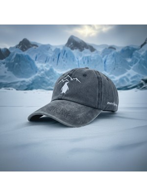 Atölye Müge Kişiye Özel Nakışlı Eskitme Şapka Nihilist Penguen