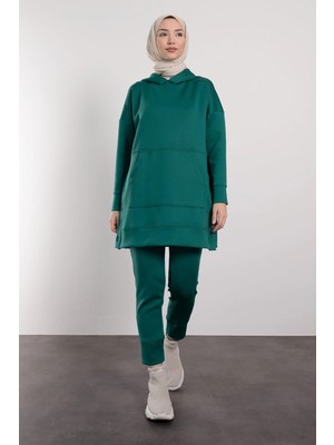 Tesettür Diyarı Kadın Kapüşonlu Düğme Detaylı Scuba Pantolonlu Takım - Zümrüt
