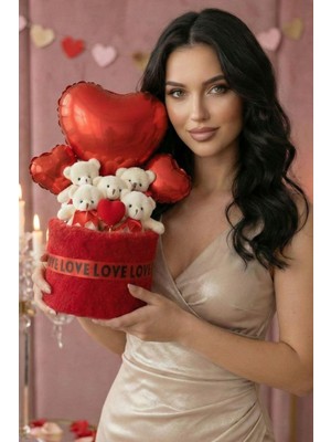 Sole Sevgililer Günü’ne Özel: Deluxe Peluş Kutuda 5’li Ayıcık Buketi – Büyük Kalp ve Çift Kalp Balonlu Romantik Tasarım