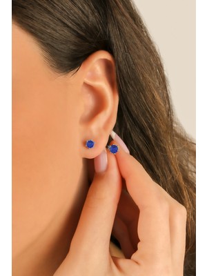 Normadia Minimal Safir Tek Taş Gümüş Küpe, Zarif ve Şık Tasarım