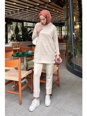 Tesettür Diyarı Kadın Kapüşonlu Düğme Detaylı Scuba Pantolonlu Takım - Krem