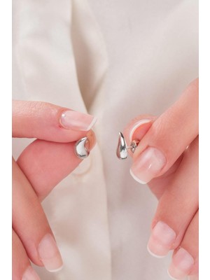 Normadia 925 Ayar Gümüş Minimal Göz Yaşı Damlası Küpe, Şıklık ve Zarafet Sunar