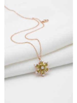 Çekirdek Jewelry 925 Ayar Gümüş Zeytinyağı Taşlı Kamelya Çiçeği Kolye