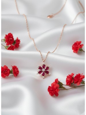 Çekirdek Jewelry 925 Ayar Gümüş Ruby Taşlı Kamelya Çiçeği Kolye
