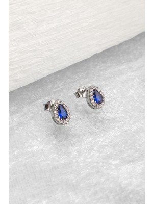 Normadia Parlak Taşlı Şık Gümüş Küpe, Zarif ve Modern Tasarım