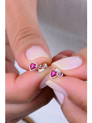 Normadia Fuşya Taşlı Gümüş Rodyumlu Sıvama Kalp Küpe Şık ve Zarif Tasarım