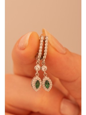 Normadia Zümrüt Taşlı 925 Ayar Gümüş Kadın Küpe, Şık ve Zarif Tasarım