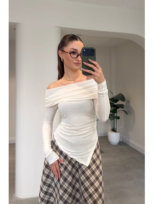 Magarde Madonna Yaka Yanı Büzgülü Bluz- Ekru