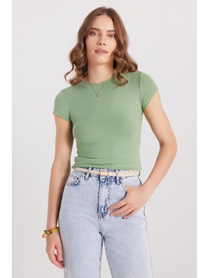 Tudors Kadın Regular Fit Klasik Kesim Bisiklet Yaka Viskon Kumaş Ultra Soft yeşil Tişört