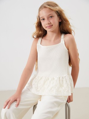 Lc Waikiki Yeni Sezon Kare Yaka Dantel Detaylı Kız Çocuk Bluz