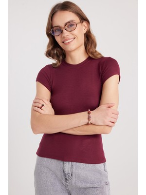 Tudors Kadın Slim Fit Dar  Kesim Bisiklet Yaka Viskon Kumaş Ultra Soft bordo Tişört