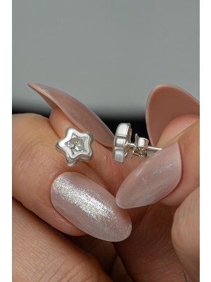 Normadia Parlak Rodyum Kaplama Beyaz Taşlı Yıldız Tasarım Küpe