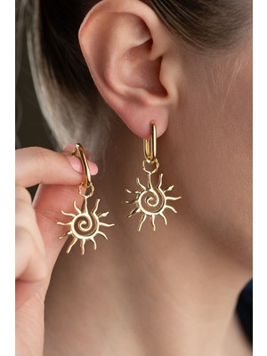 Normadia 925 Ayar Gümüş Güneş Desenli Küpe, Şık ve Parlak Takı