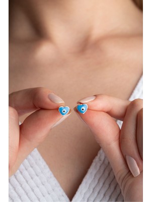 Normadia 925 Ayar Gümüş Kalp Nazar Çivili Küpe, Şık ve Zarif Takı Tarzı