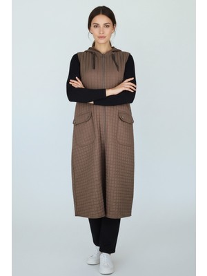 Önü Fermuarlı Kapüşonlu Üstten Cepli Kapitone Yelek