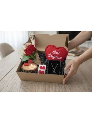 Masalsı Concept Kolye, Mum ve Peluş Kalp Detaylı Şık Hediye Kutusu Sevgililer Günü Hediyesi
