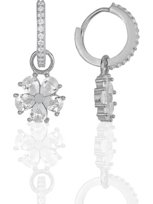 Normadia Gümüş Rodyumlu Zirkon Taşlı Çiçek Küpe, Şık ve Parlak Tasarım