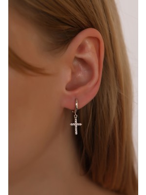 Normadia Parlak Zirkon Taşlı 925 Ayar Gümüş Haç Küpe, Şık ve Zarif Tasarım