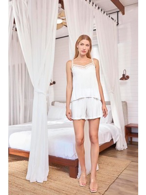 MOTTO10 Butik Dantelli Tüllü ve Dekolteli Saten Şort Takımı