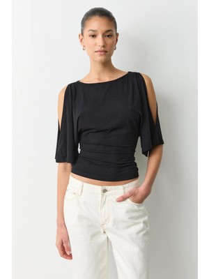 Madmext Siyah Belden Büzgülü Yarasa Kollu Açık Omuz Bluz MG2672