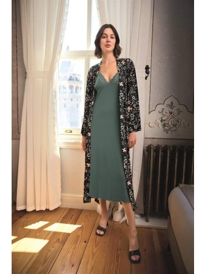 MOTTO10 Butik Çiçek ve Yaprak Desenli Dantelli ve Dekolteli Büyük Beden Sabahlık Takımı