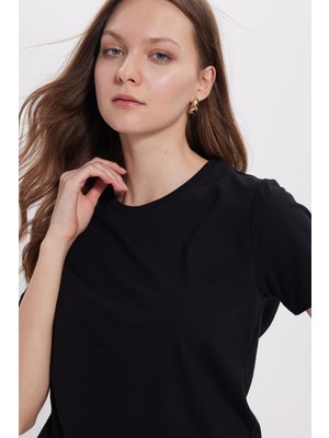 Tudors Kadın Relax Fit Rahat Kesim Kısa Kollu Bisiklet Yaka Siyah Tişört