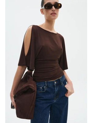 Madmext Kahverengi Belden Büzgülü Yarasa Kollu Açık Omuz Bluz MG2672