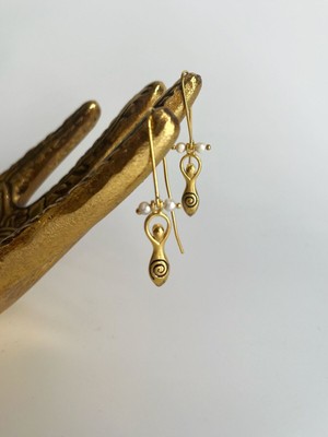 Normadia Şık ve Zarif Özel Tasarım Gümüş Küpe, Modern ve Şıklığı Yansıtan Takı