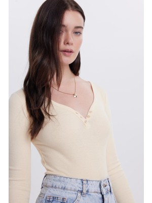 Tudors Kadın Slim Fit Dar Kesim Pamuklu V Yaka Taş Bluz