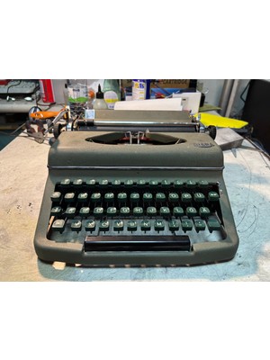 TT 1950 Ler Alman Royal Diana Daktilo - Sorunsuz Çalışır Durumda