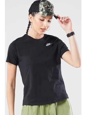 Nike Sportswear Club Essentials Womens T-Shirt Kadın Tişört Siyah