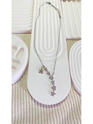 Normadia Kayan Yıldız M Harfli Çelik Kolye, Şık ve Modern Takı Tasarımı