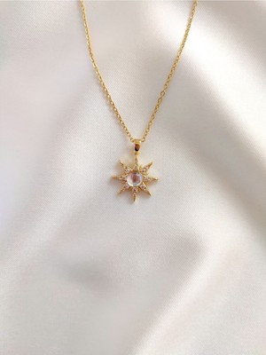 Normadia Kadın Gold Opal Taşlı Kutuplar Yıldızı Kolye, Şık ve Zarif Tasarım