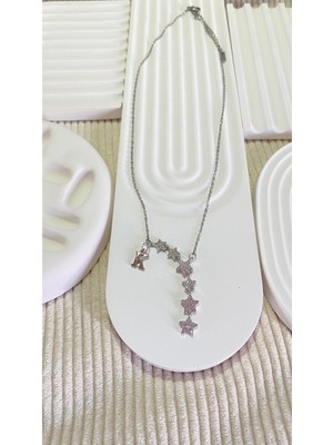 Normadia Parlak Kayan Yıldız K Harfli Çelik Kolye, Şık ve Zarif Tasarım