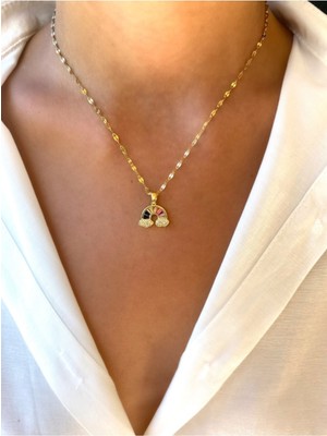 Normadia Parlak Gökkuşağı Renkli Çelik Kolye, Şık ve Modern Tasarım