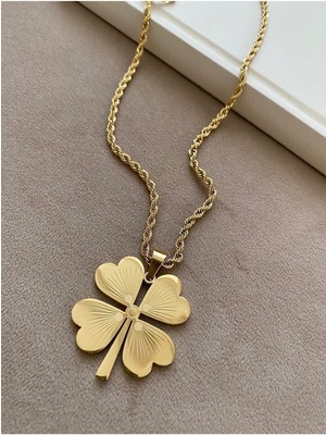 Normadia Şık Büyük Uçlu Yonca Çelik Kolye, Zarif ve Dayanıklı Takı