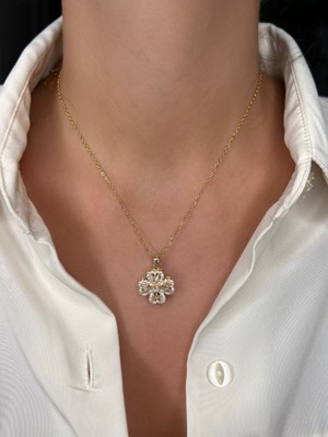 Normadia Parlak Paslanmaz Çelik Çiçek Tasarımlı Şık Kolye