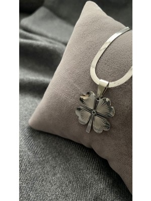 Normadia Şık 4 Yapraklı Yonca Paslanmaz Çelik Kolye, Zarif ve Dayanıklı Takı
