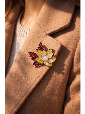 Göksunun İzi Göksunun Izi Inci Detaylı Yaprak Figürlü Altın Renk Kadın Yaka Broş Modeli