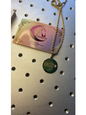 Normadia Kişiye Özel Çelik Plaka Kolye, Isim Yazılı, Şık ve Zarif Takı