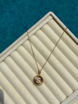 Normadia Şık Taşlı S Harf Kolye, Zarif ve Parlak Tasarım