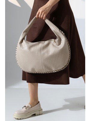 BALANZ Bej Deri Görünümlü Örgü Desenli Orta Boy Kadın Omuz Çantası – Şık ve Geniş Tasarım