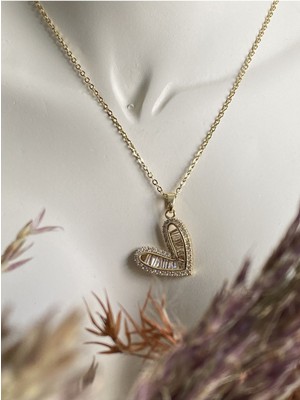 Normadia Zirkon Baget Taş Detaylı Kalp Paslanmaz Çelik Kolye 45 cm Uzatma Dahil