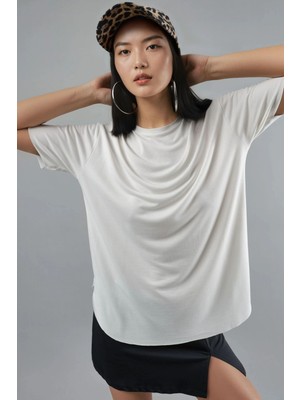 Hiccup Kadın Busem Bol Kesim Yuvarlak Yaka Tişört Beyaz