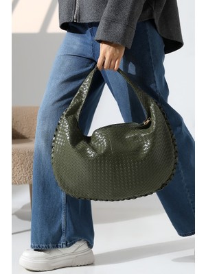BALANZ Haki Deri Görünümlü Örgü Desenli Orta Boy Kadın Omuz Çantası – Şık ve Geniş Tasarım